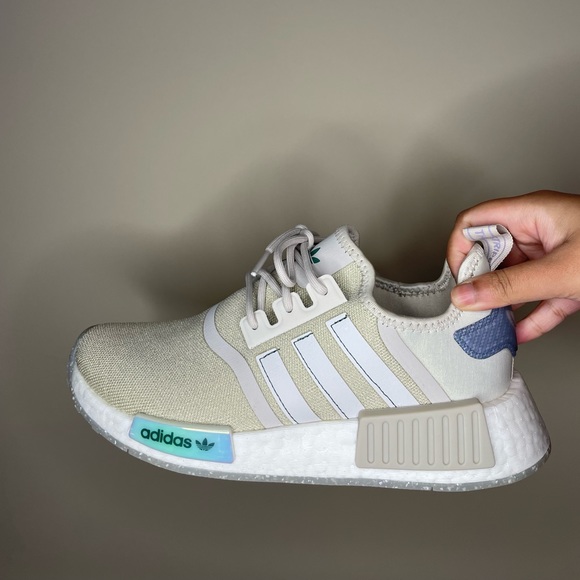 Nike NMD R1 Sparkly Gold Women’s US6 - Picture 4 of 6